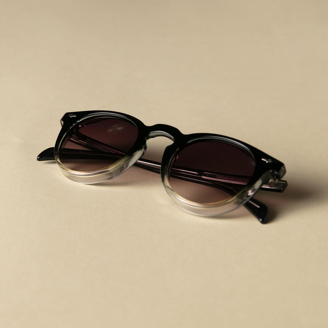 003 Black - Cream