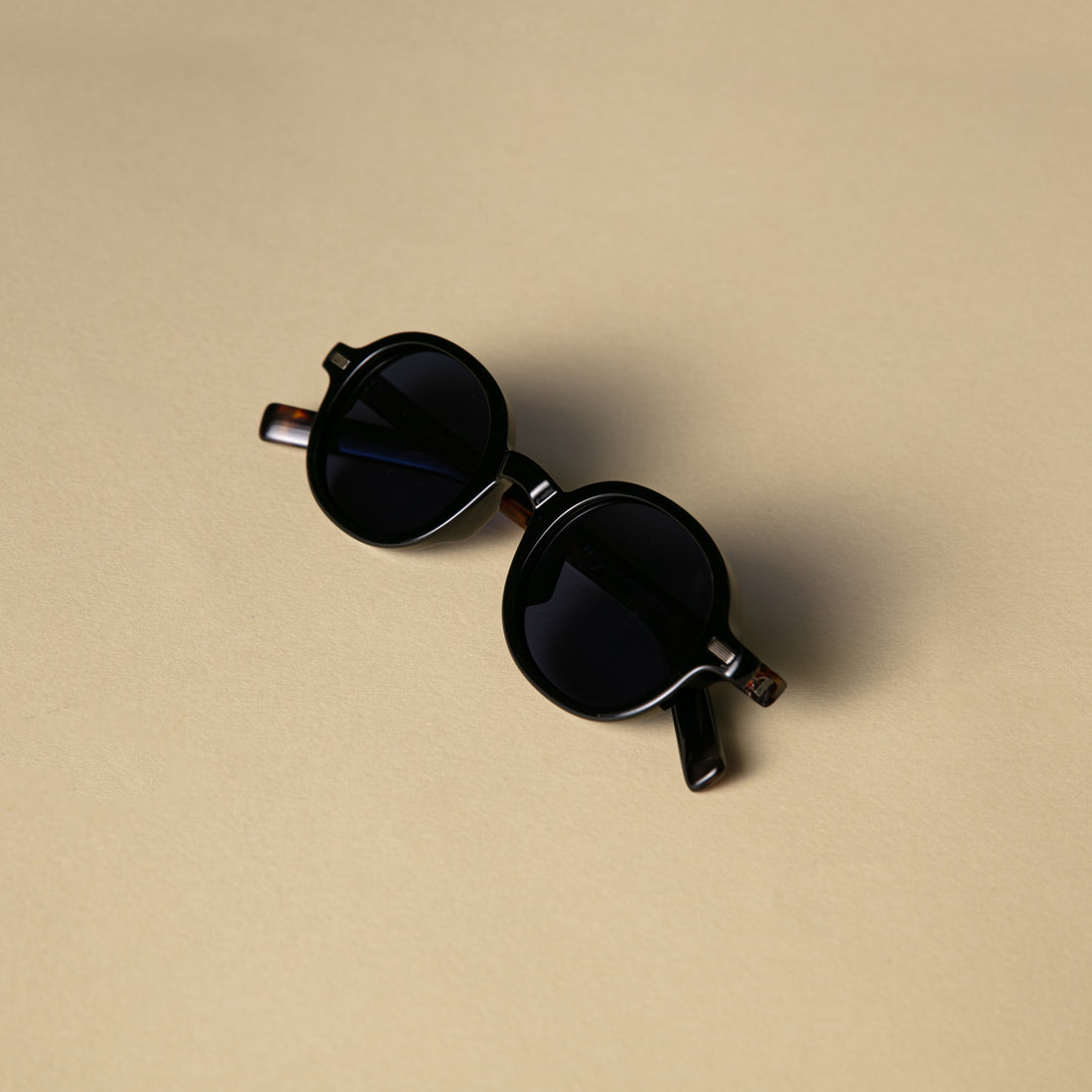 oo1 Black - Brown